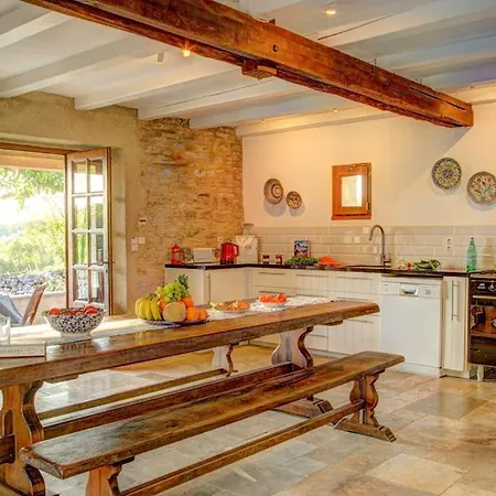 Sleeps 10 Pool Wifi * Gindou