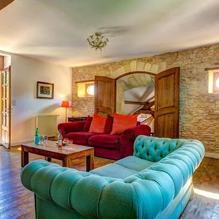 Sleeps 10 Pool Wifi * Gindou